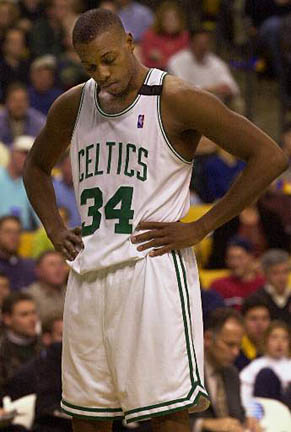 l'homme se nomme pierce joueur des celtic de boston . Ce n'est pas la fin mon gas recommence &ccedil;a va venir !
